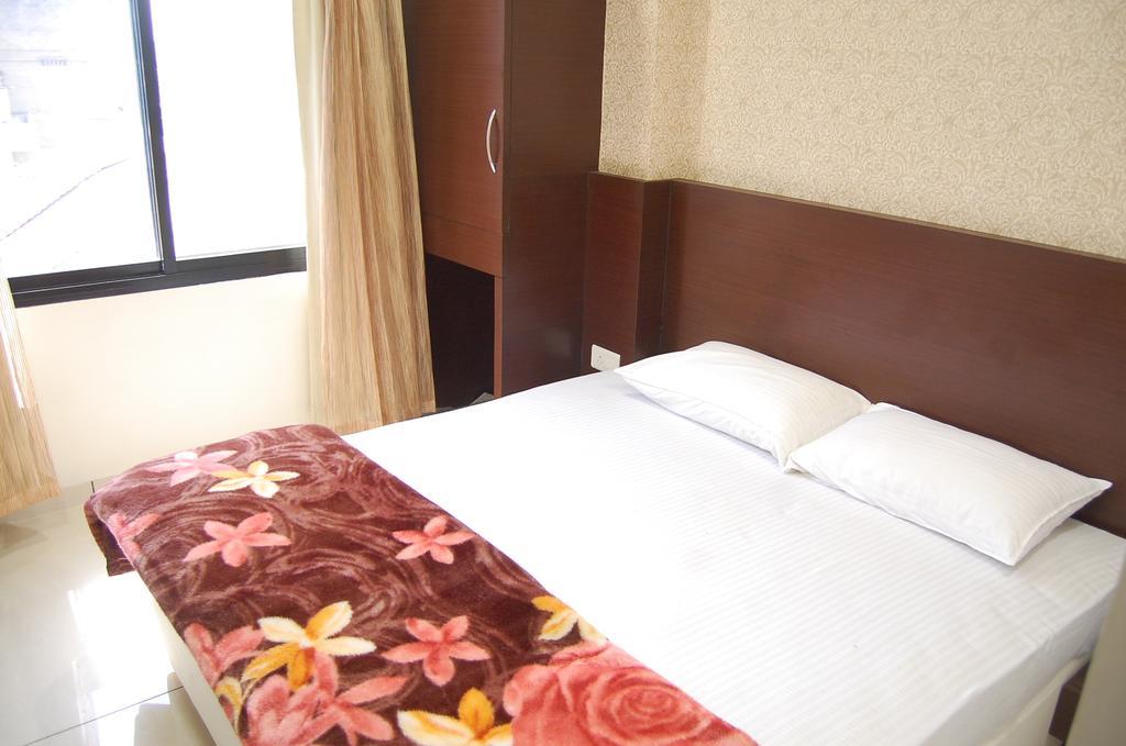 Hotel Poonam Palace Ujjain Zimmer foto