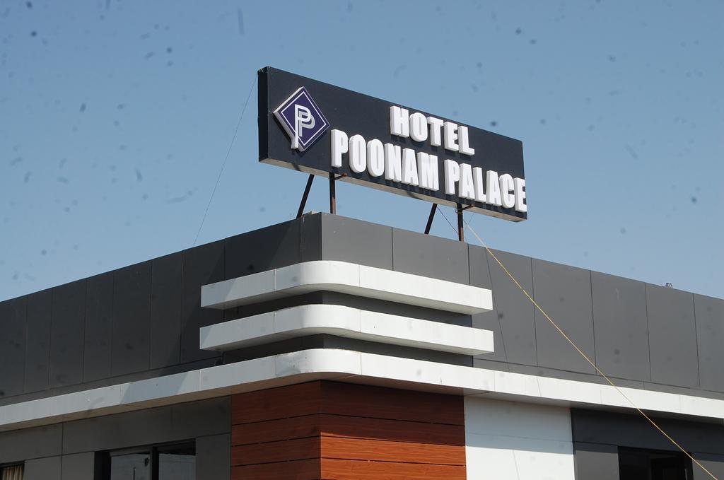 Hotel Poonam Palace Ujjain Exterior foto